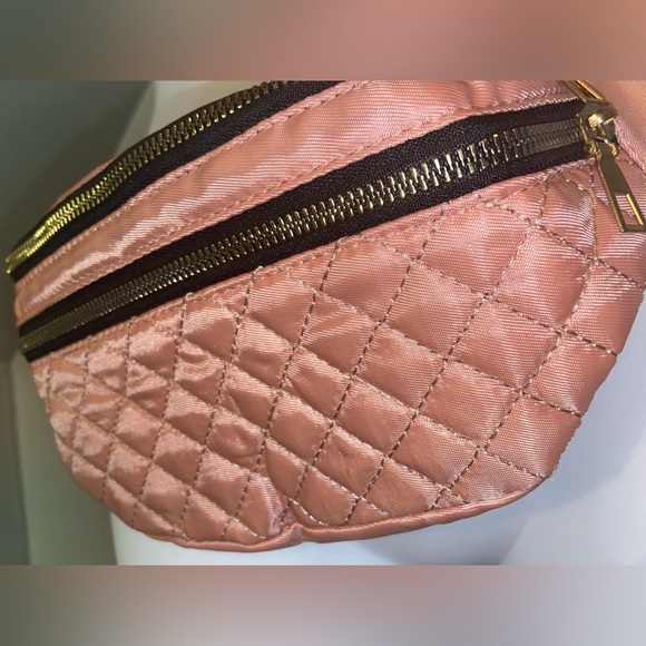 Stylish Waist/Hip Bag with gold Zipper hardware - Picture 3 of 16